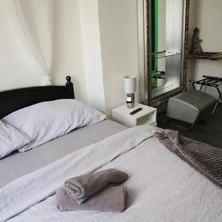 Wake Up Wellness Hostal