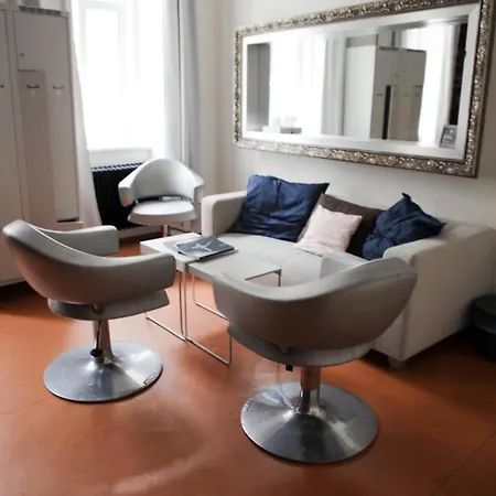 Wake Up Wellness Hostal *